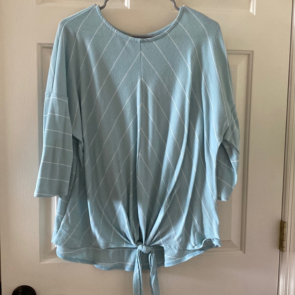 Women’s top. 3 quarter length sleeves. Good used condition - Picture 1 of 3
